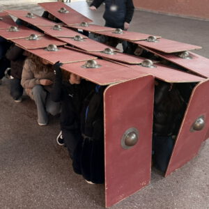 „Ad arma“ und „testudo“