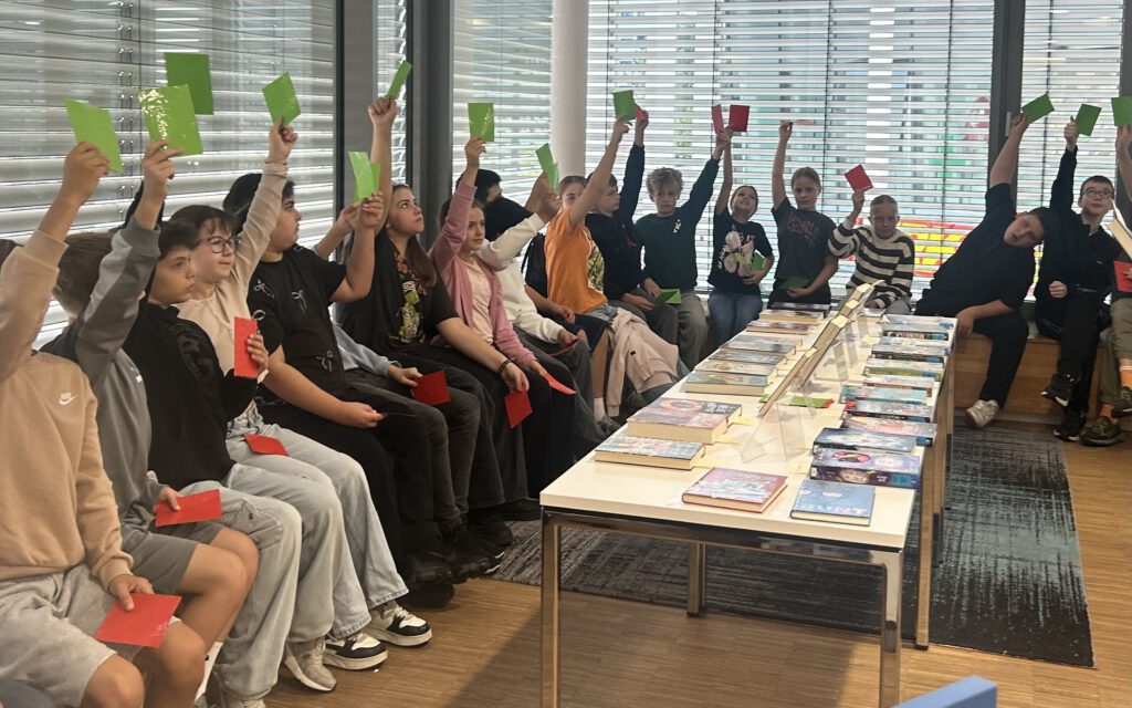 Das Book-Casting - Jahrgang 6 besucht die Stadtbücherei Baunatal