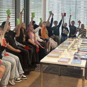 Das Book-Casting - Jahrgang 6 besucht die Stadtbücherei Baunatal